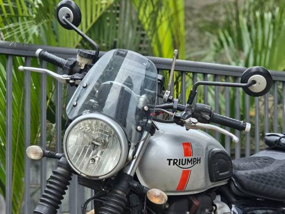 TRIUMPH STREET TWIN 